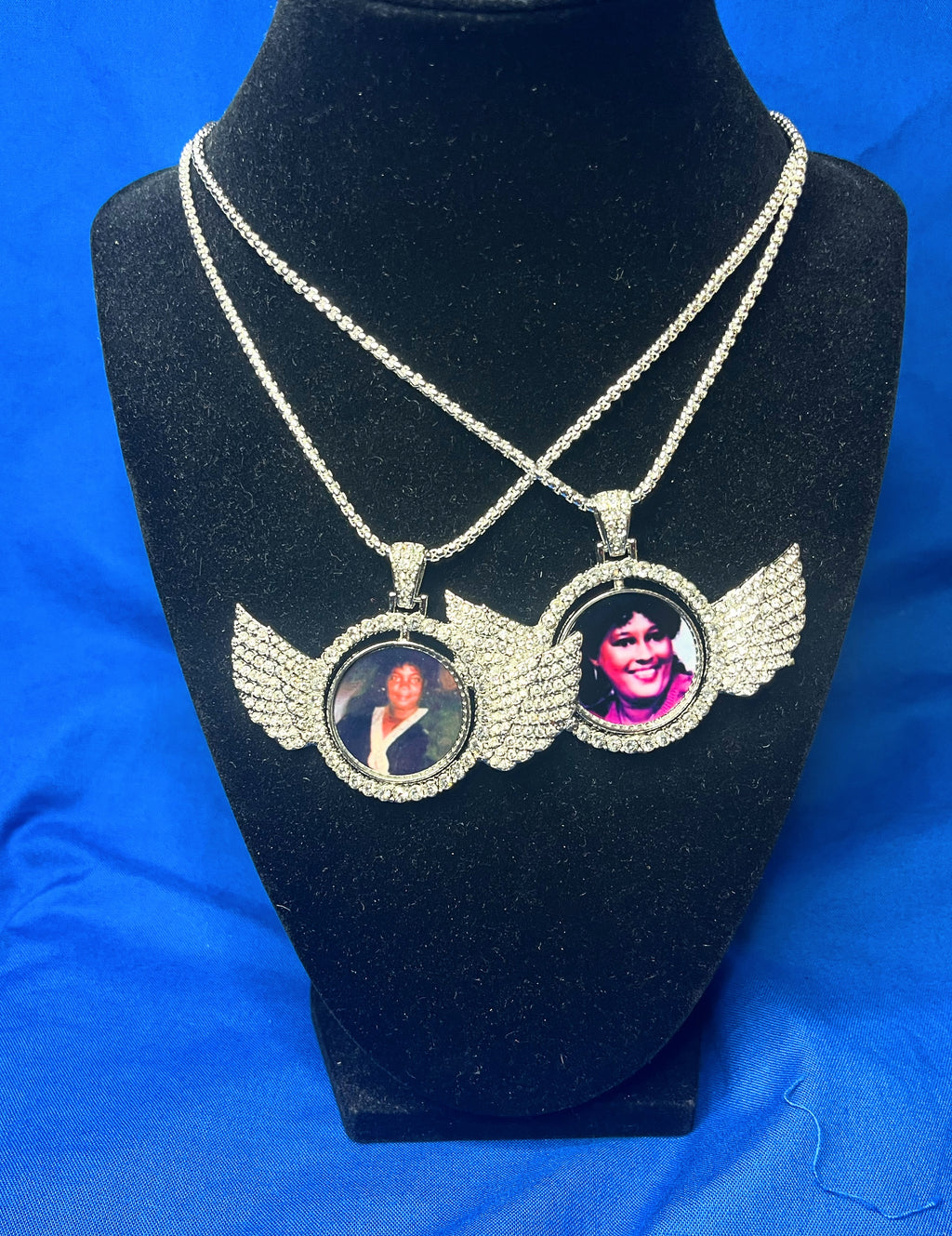 Rotating pendants